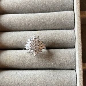 Elegant Silver Floral Ring
